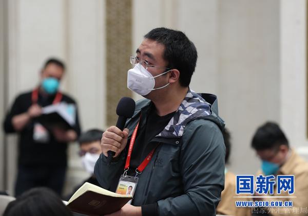 f674926120da49289cf0a21801e06dff.jpg 澎湃新闻记者提问(刘健 摄)_large.jpg